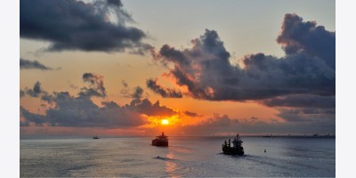 Diễn biến cung cầu dầu thô: Sự thận trọng trước kỳ vọng phục hồi nguồn cung từ Eo biển Hormuz