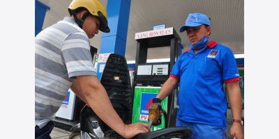 Giá xăng dầu đồng loạt giảm tiếp hơn 500 đồng/lít