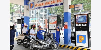Sau 2 lần giảm liên tiếp, giá xăng RON95 về ngưỡng 23.024 đồng mỗi lít
