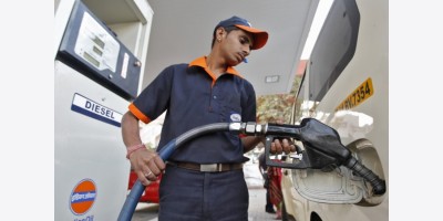 Giá xăng tại Mỹ vượt mốc 4 đô la khi xung đột Trung Đông làm gián đoạn nguồn cung