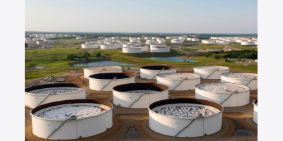 Exxon cảnh báo lượng tồn kho dầu sẽ giảm xuống mức nguy hiểm trong vài tuần tới, đẩy giá tăng vọt.