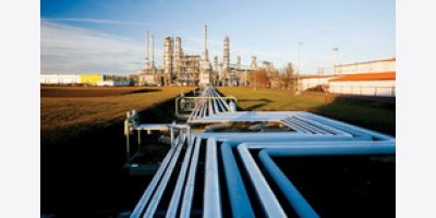 Sản lượng dầu mỏ và đường ống dẫn dầu quan trọng của Ả Rập Xê Út bị ảnh hưởng do các cuộc tấn công làm giảm nguồn cung