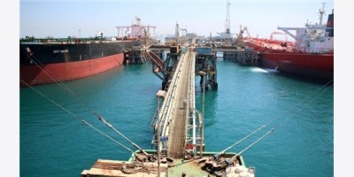 Việc mở cửa lại eo biển Hormuz đang được đẩy mạnh khi các tàu chở dầu nối lại hoạt động