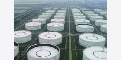 Dự trữ dầu thô của Mỹ bất ngờ tăng cùng với tồn kho xăng và các sản phẩm chưng cất tăng