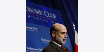 Powell: Fed sẽ 'chờ xem' trước khi điều chỉnh lãi suất