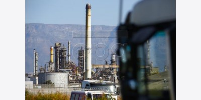 Ukraine tấn công nhà máy lọc dầu Gazprom Neft công suất 300.000 thùng/ngày bằng máy bay không người lái 