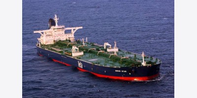 Giao thông qua eo biển Hormuz vẫn hạn chế bất chấp các cuộc đàm phán thỏa thuận hòa bình