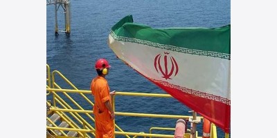 Rủi ro từ lệnh phong tỏa Eo biển Hormuz đẩy giá dầu thô lên mức cao mới