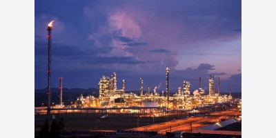 Hoạt động xử lý dầu thô tại một trong những nhà máy lọc dầu hàng đầu châu Âu ngừng hoạt động