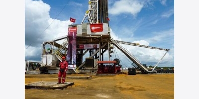 Washington nới lỏng các quy định về xăng dầu khi chiến dịch gây sức ép lên Iran làm chao đảo chi phí nhiên liệu
