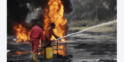 Cuộc tấn công bằng máy bay không người lái làm gián đoạn hoạt động của nhà máy lọc dầu Rosneft
