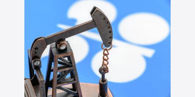 Các ngân hàng hạ dự báo giá dầu khi OPEC tiếp tục cuộc chiến giành thị phần