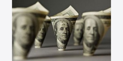 Fed lần đầu tiên hạ lãi suất 0,25 điểm phần trăm, báo hiệu sẽ còn có thêm đợt hạ lãi suất nữa