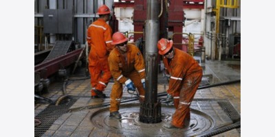 Tại sao sự giàu có khủng từ dầu mỏ của Venezuela không thể ngăn chặn sự sụp đổ của nước này?